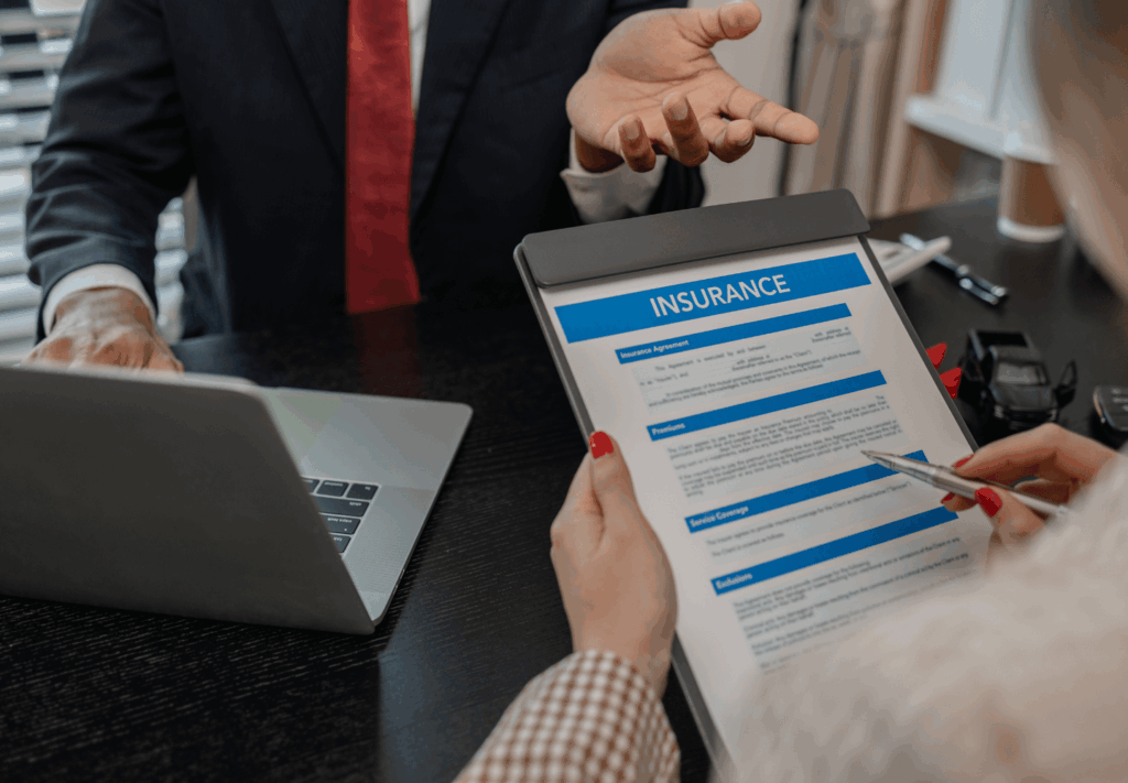 Em 2025, o setor de seguros teve alta nas indenizações, com crescimento de 9,7%. Entenda as causas e implicações.